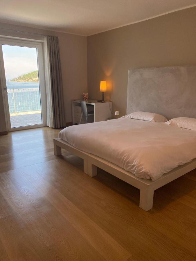 Hotel Baia Dei Pini Torri Del Benaco Buitenkant foto