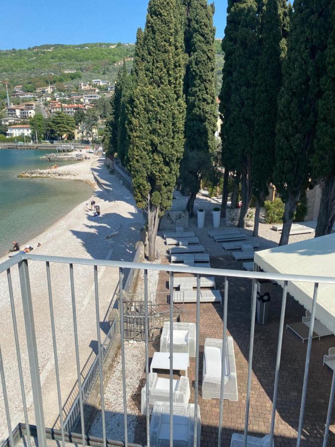 Hotel Baia Dei Pini Torri Del Benaco Buitenkant foto