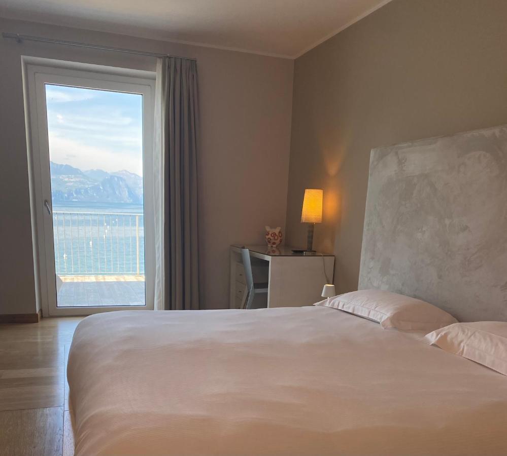 Hotel Baia Dei Pini Torri Del Benaco Buitenkant foto