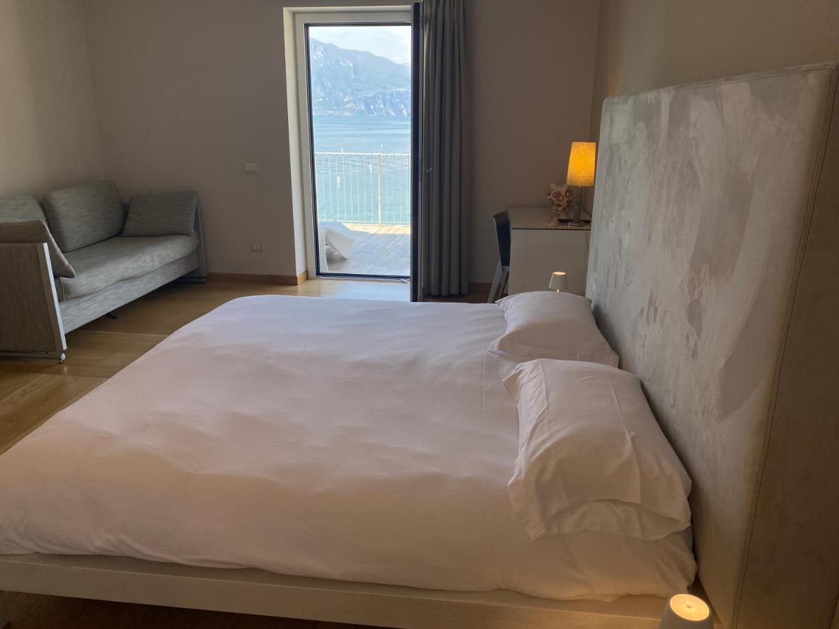 Hotel Baia Dei Pini Torri Del Benaco Buitenkant foto