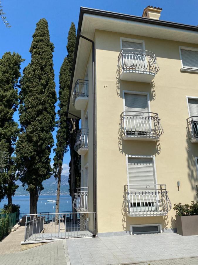 Hotel Baia Dei Pini Torri Del Benaco Buitenkant foto