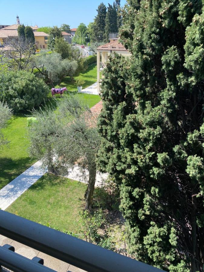 Hotel Baia Dei Pini Torri Del Benaco Buitenkant foto