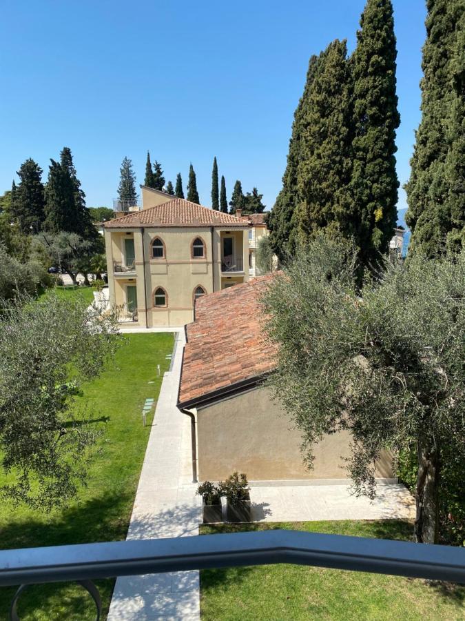 Hotel Baia Dei Pini Torri Del Benaco Buitenkant foto