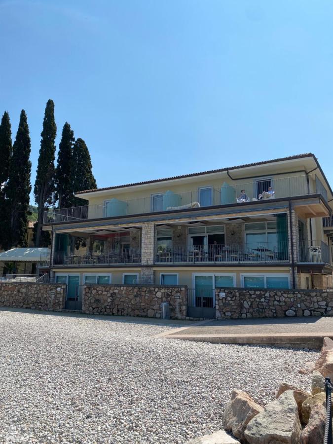Hotel Baia Dei Pini Torri Del Benaco Buitenkant foto